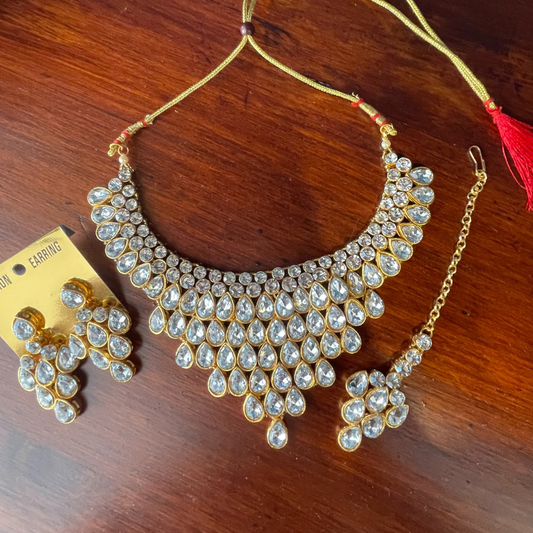 Baani Necklace, Earrings & Maang Teeka Set
