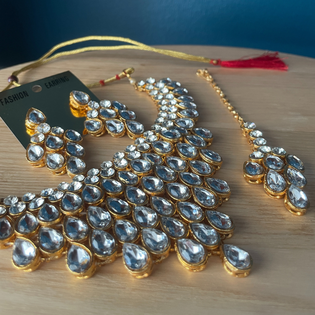 Baani Necklace, Earrings & Maang Teeka Set
