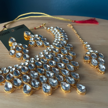 Baani Necklace, Earrings & Maang Teeka Set