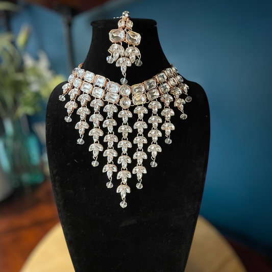 Chhavi Necklace, Earrings & Maang Teeka Set