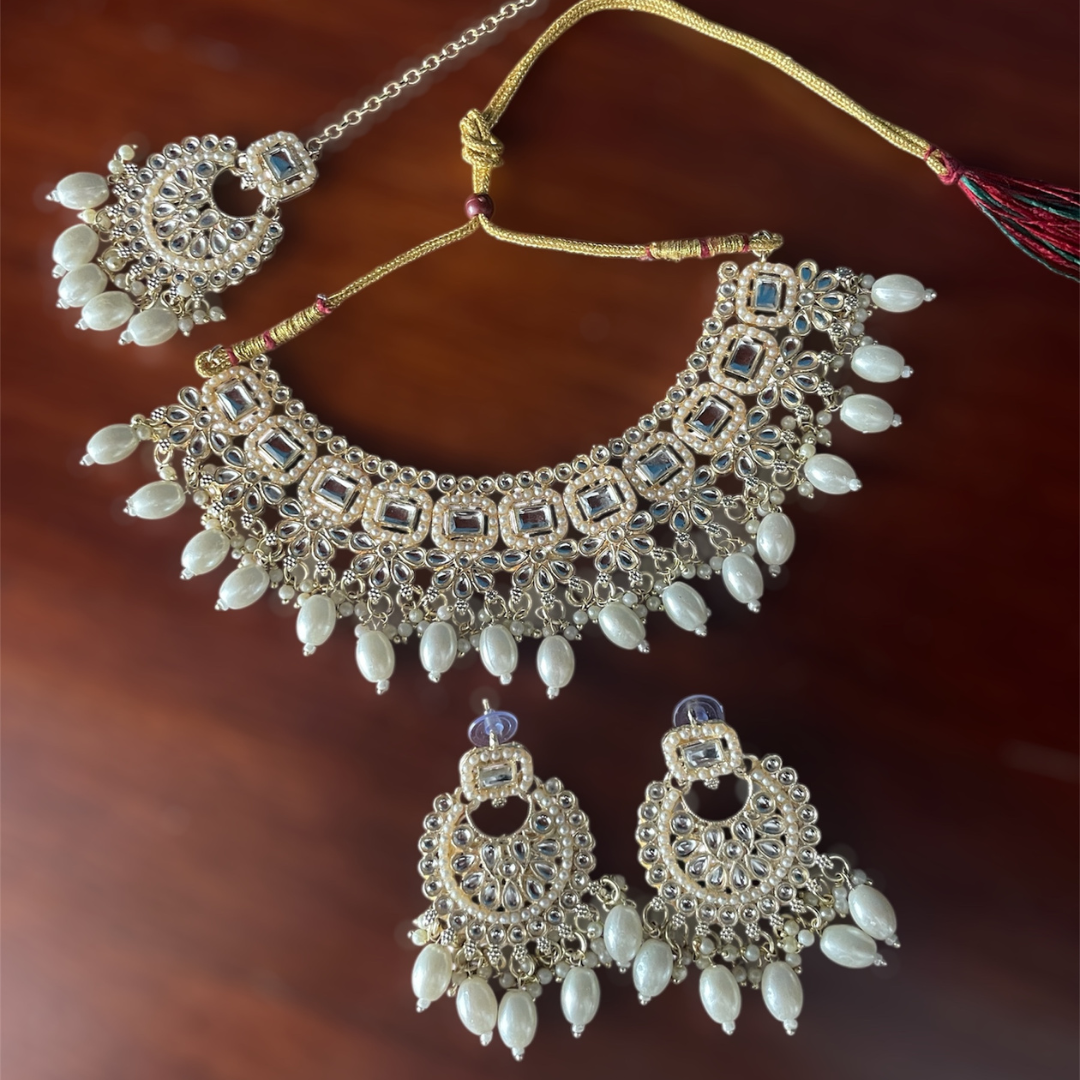 Falak Necklace, Earrings and Maang Teeka Set