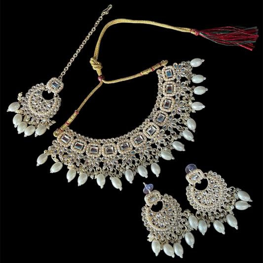 Falak Necklace, Earrings and Maang Teeka Set