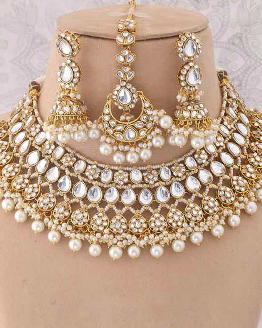 Komal Necklace, Earrings & Maang Teeka Set